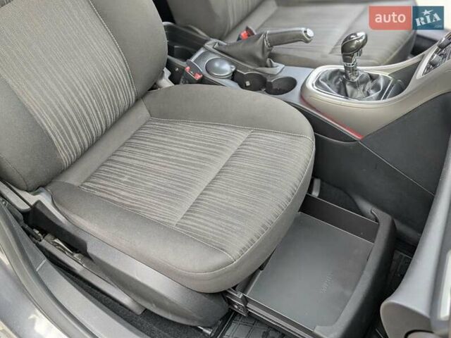 Опель Астра 2012 в Черкассах на Automoto.ua Серый Опель Астра, объемом двигателя 1.7 л и пробегом 236 тыс. км за 7499 $, фото 29 на Automoto.ua