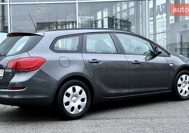 Сірий Опель Астра, об'ємом двигуна 1.3 л та пробігом 182 тис. км за 7300 $, фото 5 на Automoto.ua