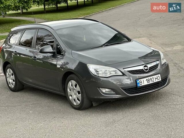 Серый Опель Астра, объемом двигателя 1.3 л и пробегом 220 тыс. км за 7100 $, фото 57 на Automoto.ua