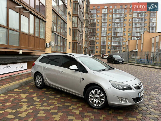 Серый Опель Астра, объемом двигателя 1.7 л и пробегом 257 тыс. км за 5850 $, фото 4 на Automoto.ua