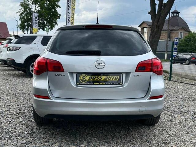 Серый Опель Астра, объемом двигателя 1.7 л и пробегом 243 тыс. км за 7500 $, фото 4 на Automoto.ua