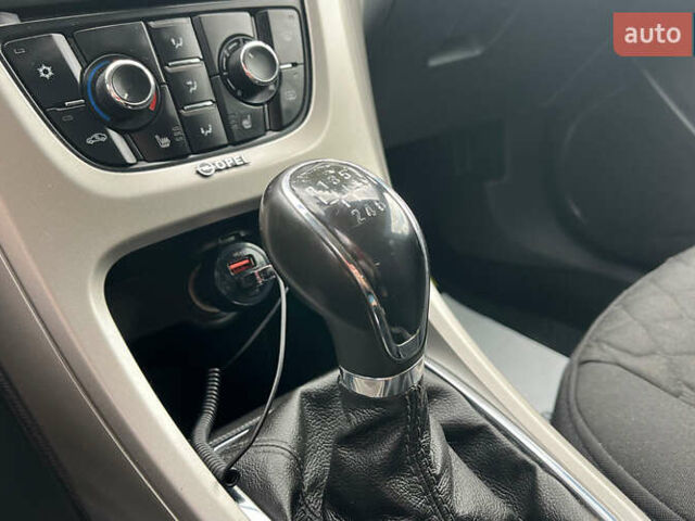 Серый Опель Астра, объемом двигателя 1.69 л и пробегом 243 тыс. км за 7500 $, фото 13 на Automoto.ua