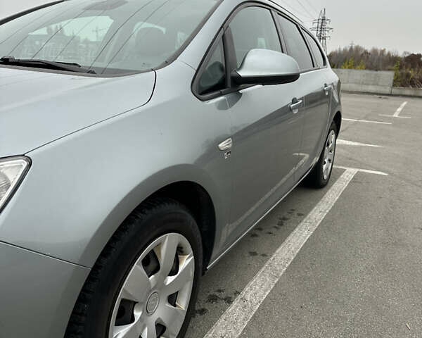 Серый Опель Астра, объемом двигателя 1.69 л и пробегом 178 тыс. км за 6200 $, фото 2 на Automoto.ua