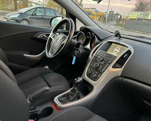 Серый Опель Астра, объемом двигателя 1.7 л и пробегом 231 тыс. км за 6600 $, фото 5 на Automoto.ua