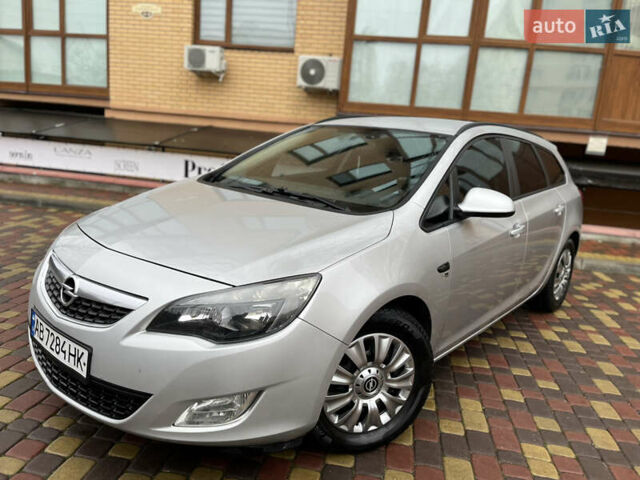 Серый Опель Астра, объемом двигателя 1.7 л и пробегом 257 тыс. км за 5850 $, фото 1 на Automoto.ua
