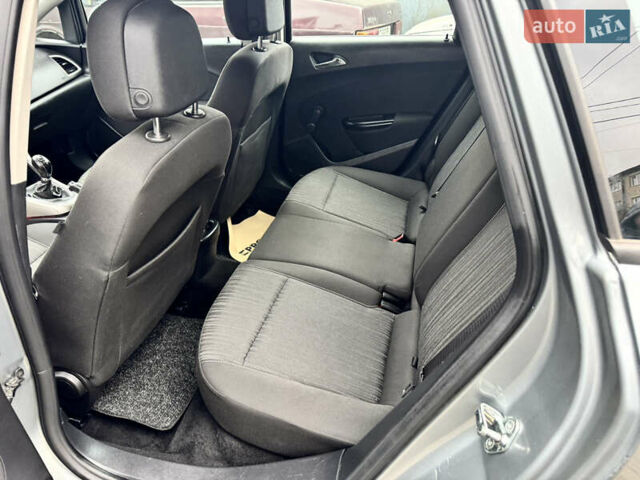 Серый Опель Астра, объемом двигателя 1.4 л и пробегом 220 тыс. км за 6300 $, фото 5 на Automoto.ua