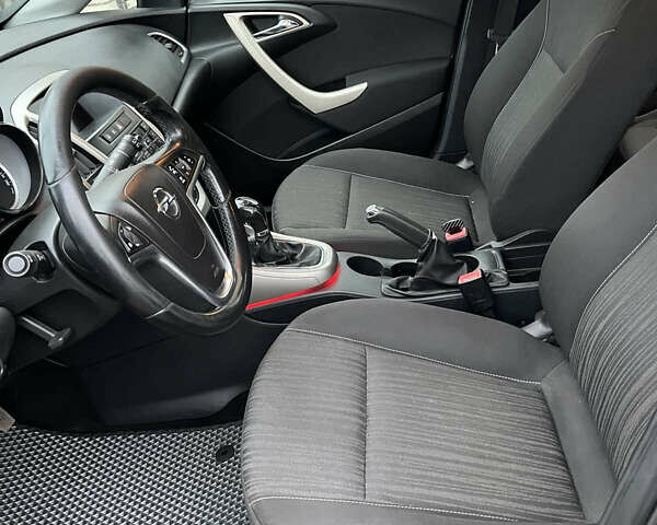 Серый Опель Астра, объемом двигателя 1.7 л и пробегом 235 тыс. км за 7500 $, фото 13 на Automoto.ua