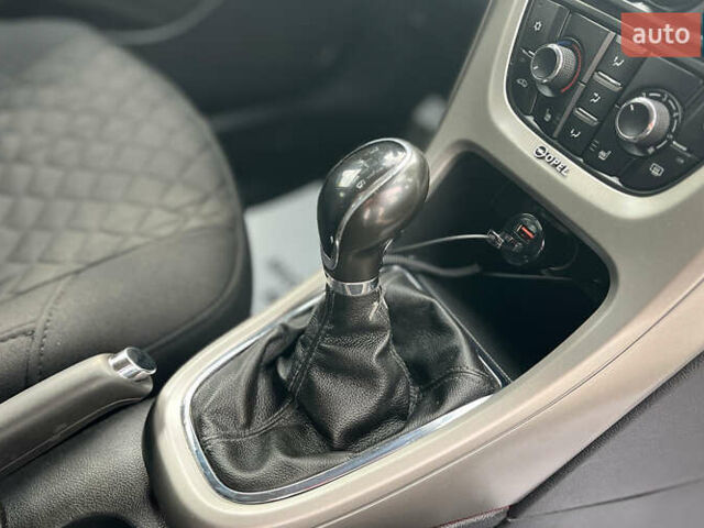 Серый Опель Астра, объемом двигателя 1.69 л и пробегом 243 тыс. км за 7500 $, фото 14 на Automoto.ua