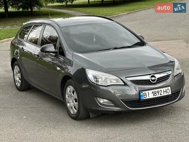 Серый Опель Астра, объемом двигателя 1.3 л и пробегом 220 тыс. км за 7100 $, фото 6 на Automoto.ua