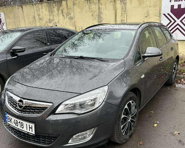 Серый Опель Астра, объемом двигателя 1.7 л и пробегом 231 тыс. км за 6600 $, фото 1 на Automoto.ua