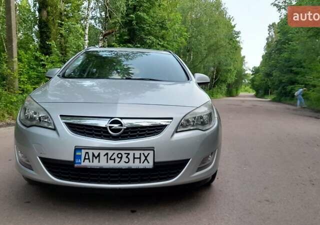 Опель Астра 2012 в Бердичеве на Automoto.ua Серый Опель Астра, объемом двигателя 1.6 л и пробегом 133 тыс. км за 6999 $, фото 3 на Automoto.ua