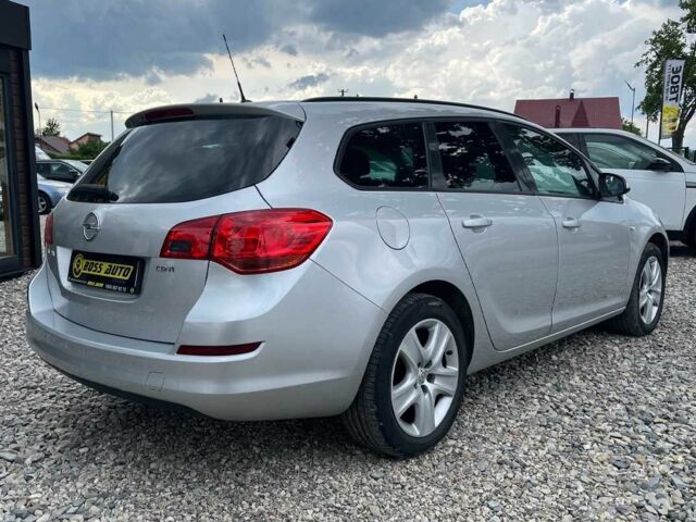 Серый Опель Астра, объемом двигателя 1.7 л и пробегом 243 тыс. км за 7500 $, фото 5 на Automoto.ua