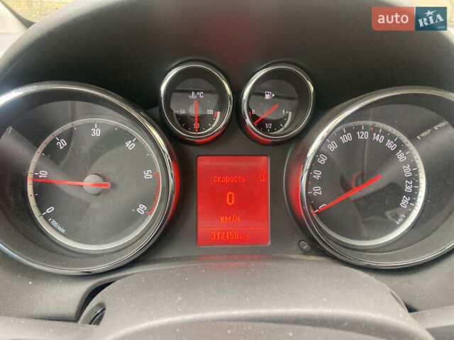 Серый Опель Астра, объемом двигателя 1.7 л и пробегом 312 тыс. км за 6500 $, фото 9 на Automoto.ua