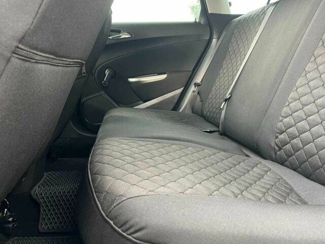 Серый Опель Астра, объемом двигателя 1.7 л и пробегом 243 тыс. км за 7500 $, фото 15 на Automoto.ua