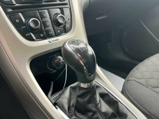 Серый Опель Астра, объемом двигателя 1.7 л и пробегом 243 тыс. км за 7500 $, фото 11 на Automoto.ua