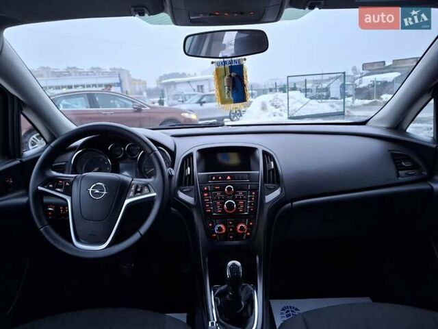 Серый Опель Астра, объемом двигателя 1.2 л и пробегом 245 тыс. км за 5600 $, фото 9 на Automoto.ua
