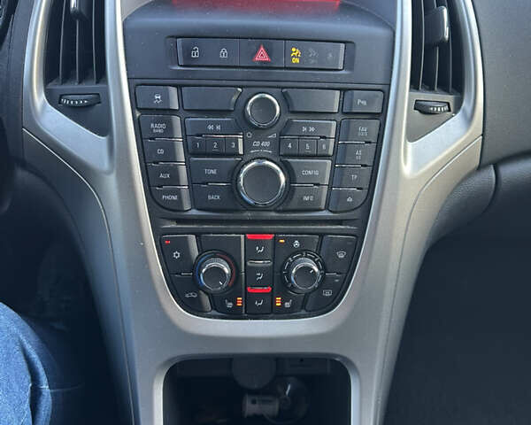 Серый Опель Астра, объемом двигателя 1.69 л и пробегом 180 тыс. км за 7500 $, фото 27 на Automoto.ua