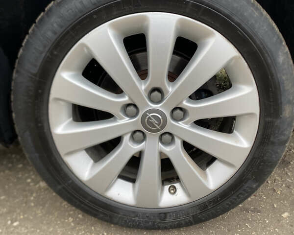 Серый Опель Астра, объемом двигателя 1.7 л и пробегом 327 тыс. км за 7800 $, фото 22 на Automoto.ua