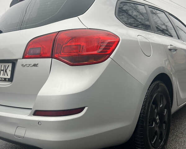 Серый Опель Астра, объемом двигателя 1.7 л и пробегом 255 тыс. км за 6200 $, фото 12 на Automoto.ua