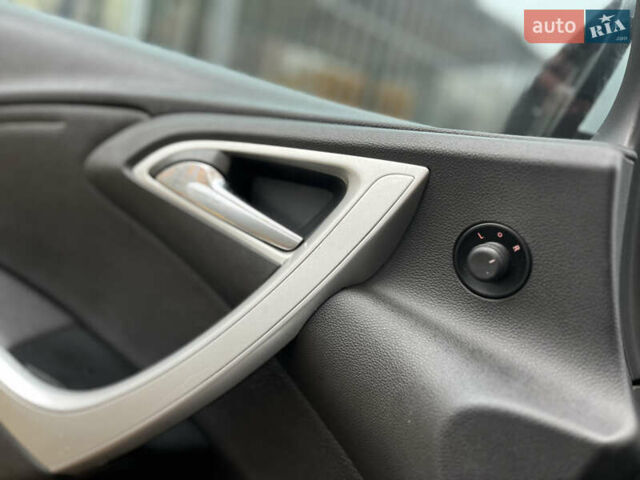 Серый Опель Астра, объемом двигателя 1.7 л и пробегом 257 тыс. км за 5850 $, фото 19 на Automoto.ua