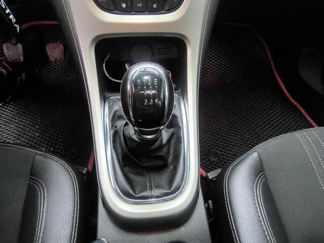 Серый Опель Астра, объемом двигателя 1.7 л и пробегом 255 тыс. км за 6950 $, фото 9 на Automoto.ua