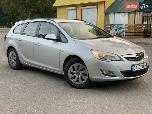 Серый Опель Астра, объемом двигателя 1.7 л и пробегом 248 тыс. км за 6999 $, фото 6 на Automoto.ua