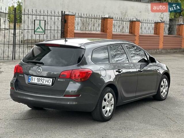 Серый Опель Астра, объемом двигателя 1.3 л и пробегом 220 тыс. км за 7100 $, фото 1 на Automoto.ua