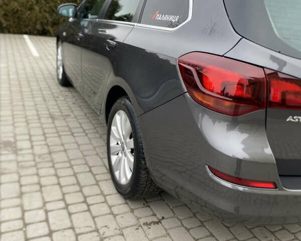 Серый Опель Астра, объемом двигателя 1.7 л и пробегом 327 тыс. км за 7800 $, фото 5 на Automoto.ua