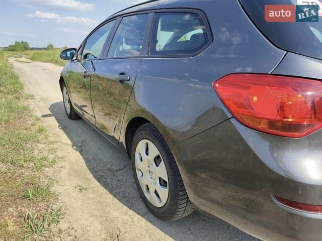 Серый Опель Астра, объемом двигателя 1.7 л и пробегом 292 тыс. км за 6990 $, фото 3 на Automoto.ua