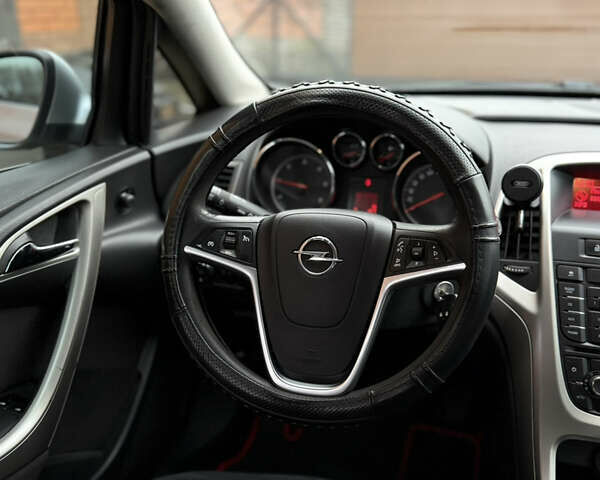 Серый Опель Астра, объемом двигателя 1.7 л и пробегом 252 тыс. км за 5900 $, фото 22 на Automoto.ua