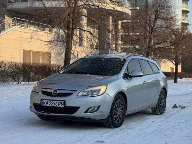 Серый Опель Астра, объемом двигателя 1.7 л и пробегом 268 тыс. км за 5500 $, фото 4 на Automoto.ua