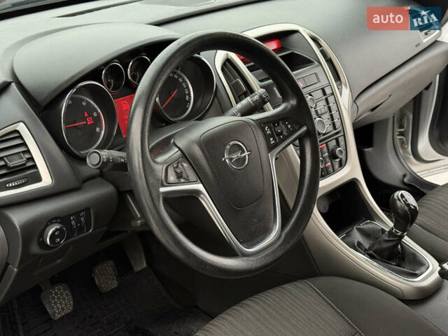 Серый Опель Астра, объемом двигателя 1.7 л и пробегом 245 тыс. км за 5700 $, фото 20 на Automoto.ua