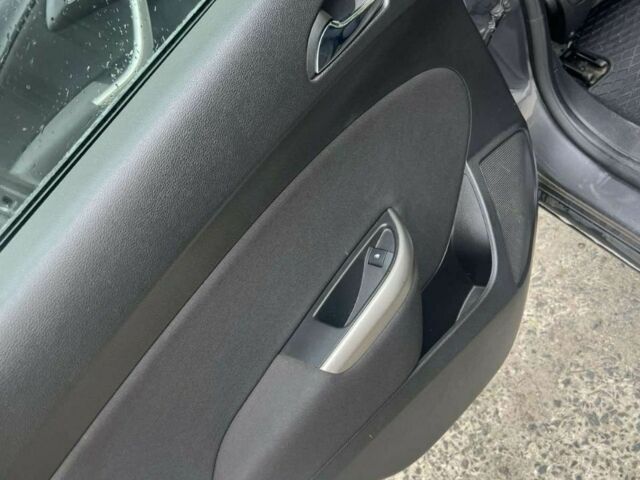 Серый Опель Астра, объемом двигателя 1.7 л и пробегом 200 тыс. км за 7000 $, фото 6 на Automoto.ua