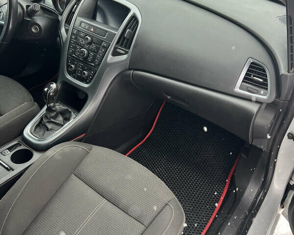 Серый Опель Астра, объемом двигателя 1.7 л и пробегом 282 тыс. км за 6100 $, фото 23 на Automoto.ua