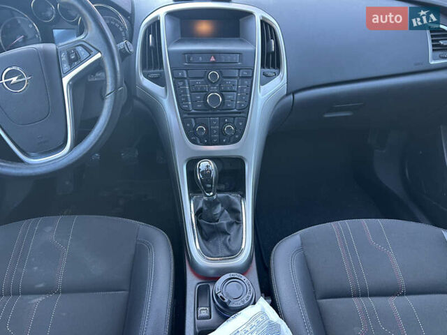 Серый Опель Астра, объемом двигателя 1.69 л и пробегом 180 тыс. км за 7500 $, фото 17 на Automoto.ua