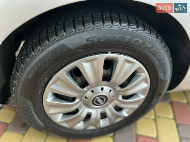 Серый Опель Астра, объемом двигателя 1.7 л и пробегом 257 тыс. км за 5850 $, фото 11 на Automoto.ua