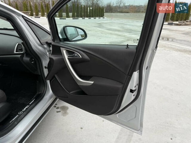 Серый Опель Астра, объемом двигателя 1.7 л и пробегом 245 тыс. км за 5700 $, фото 11 на Automoto.ua