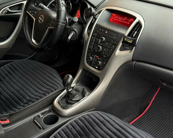 Серый Опель Астра, объемом двигателя 1.7 л и пробегом 252 тыс. км за 5900 $, фото 11 на Automoto.ua