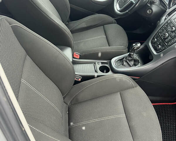 Серый Опель Астра, объемом двигателя 1.7 л и пробегом 282 тыс. км за 6100 $, фото 22 на Automoto.ua