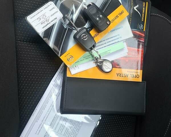 Серый Опель Астра, объемом двигателя 1.7 л и пробегом 270 тыс. км за 6750 $, фото 51 на Automoto.ua