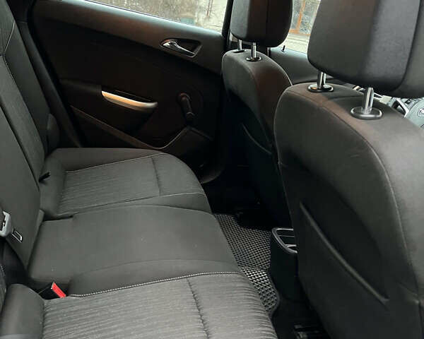 Серый Опель Астра, объемом двигателя 1.7 л и пробегом 235 тыс. км за 7500 $, фото 11 на Automoto.ua