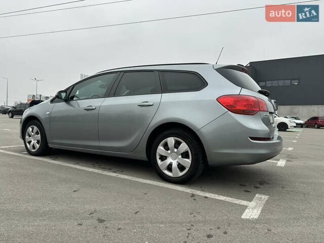 Серый Опель Астра, объемом двигателя 1.69 л и пробегом 178 тыс. км за 6200 $, фото 4 на Automoto.ua