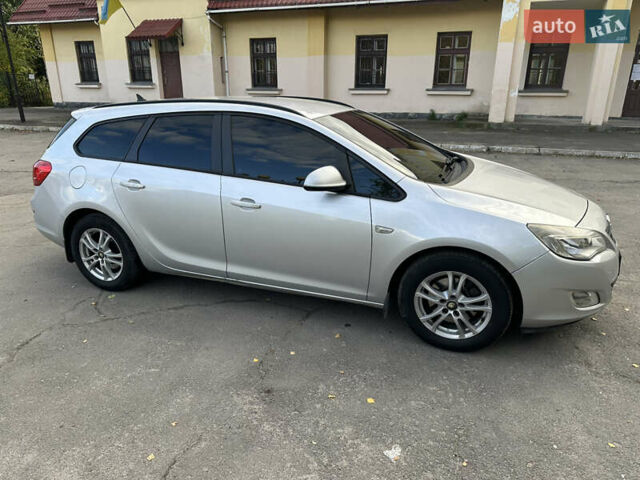 Опель Астра 2012 в Жовкве на Automoto.ua Серый Опель Астра, объемом двигателя 1.7 л и пробегом 301 тыс. км за 6800 $, фото 3 на Automoto.ua