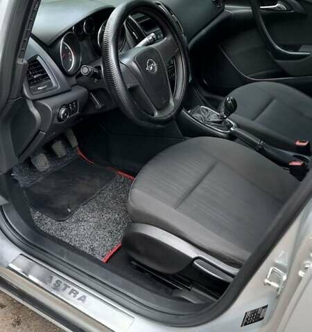 Опель Астра 2012 в Бердичеве на Automoto.ua Серый Опель Астра, объемом двигателя 1.6 л и пробегом 133 тыс. км за 6999 $, фото 4 на Automoto.ua