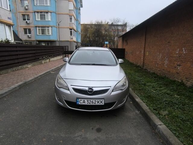 Серый Опель Астра, объемом двигателя 1.7 л и пробегом 255 тыс. км за 6950 $, фото 4 на Automoto.ua