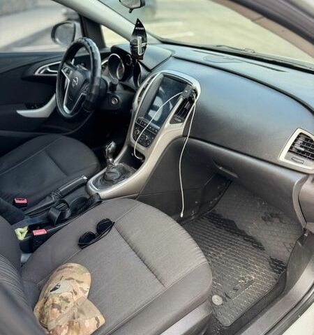 Серый Опель Астра, объемом двигателя 1.69 л и пробегом 321 тыс. км за 6600 $, фото 22 на Automoto.ua