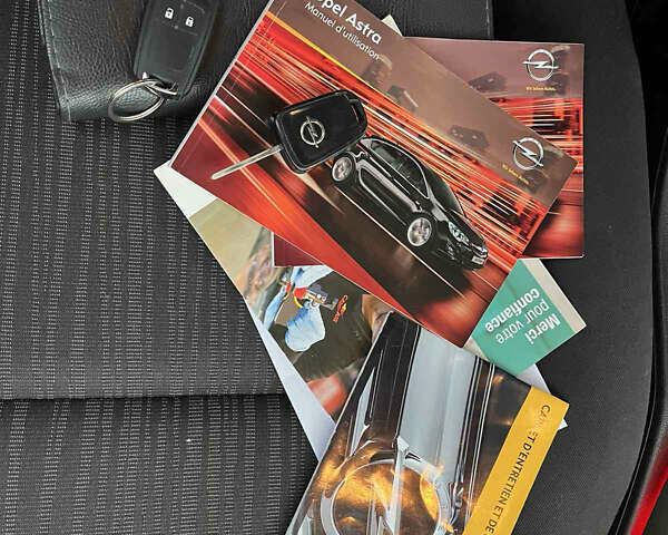 Серый Опель Астра, объемом двигателя 1.7 л и пробегом 235 тыс. км за 7500 $, фото 17 на Automoto.ua