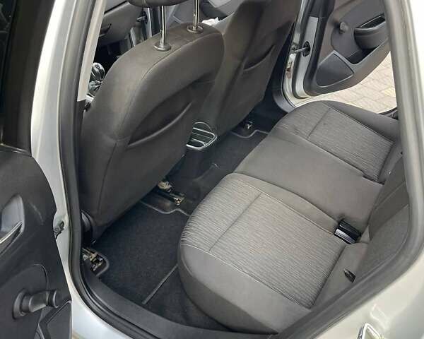 Серый Опель Астра, объемом двигателя 1.2 л и пробегом 306 тыс. км за 5900 $, фото 11 на Automoto.ua