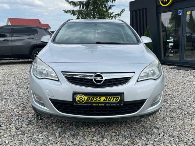 Серый Опель Астра, объемом двигателя 1.7 л и пробегом 243 тыс. км за 7500 $, фото 1 на Automoto.ua