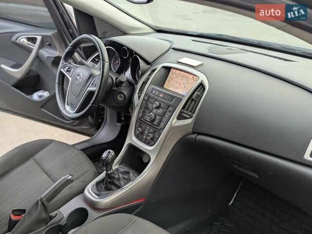 Опель Астра 2012 в Черкассах на Automoto.ua Серый Опель Астра, объемом двигателя 1.7 л и пробегом 236 тыс. км за 7499 $, фото 25 на Automoto.ua